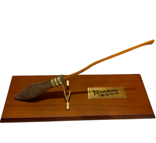 Réplique Nimbus 2000 Miniature | Sorcière et Magie